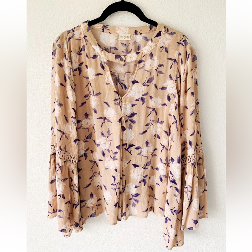 Altar'd State Boho Floral Top Keyhole Front Flare Sleeve Blouse Size Medium - Picture 4 of 14